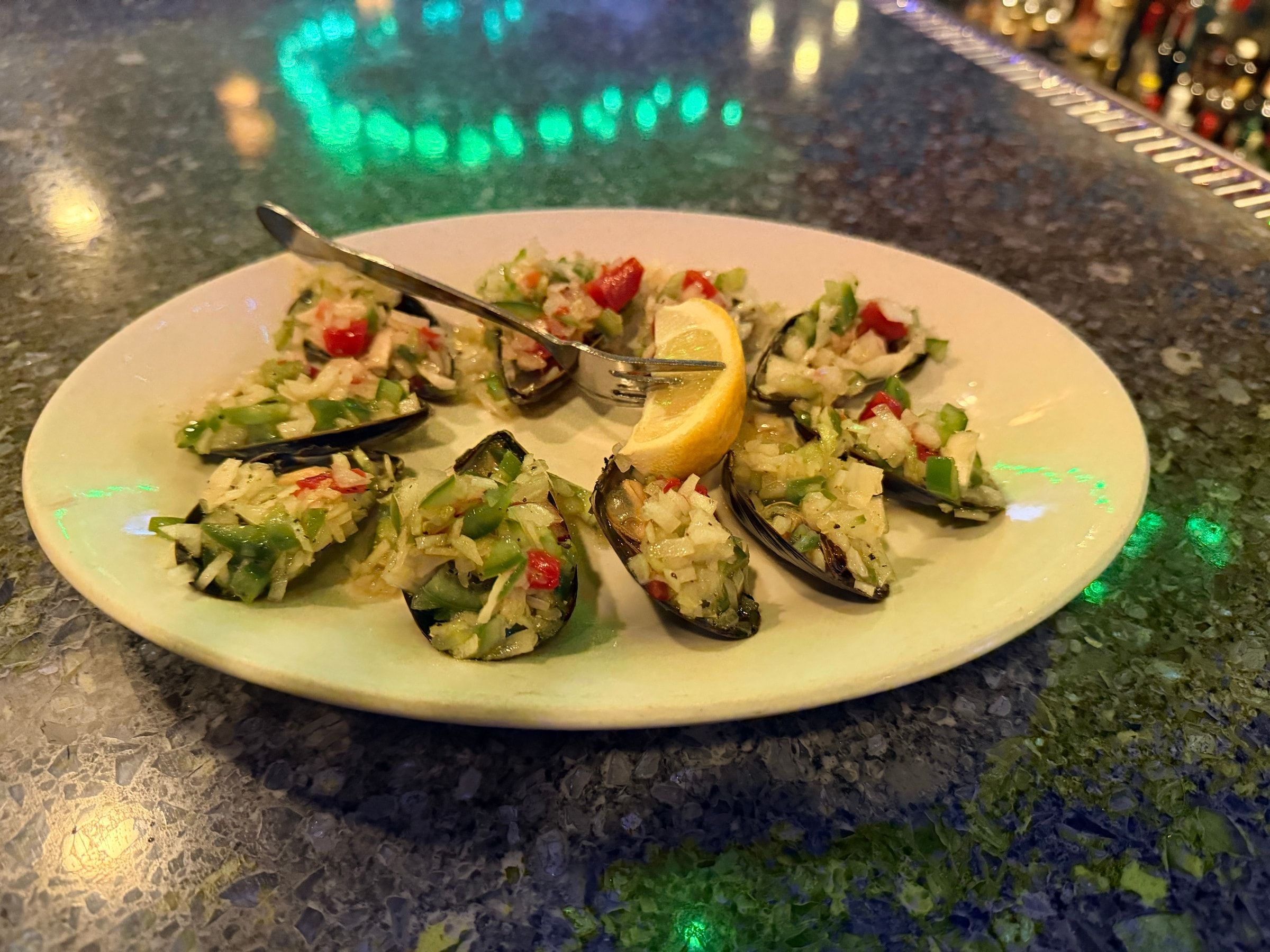 Mejillones a la vinagreta: mussels with chopped peppers and onions