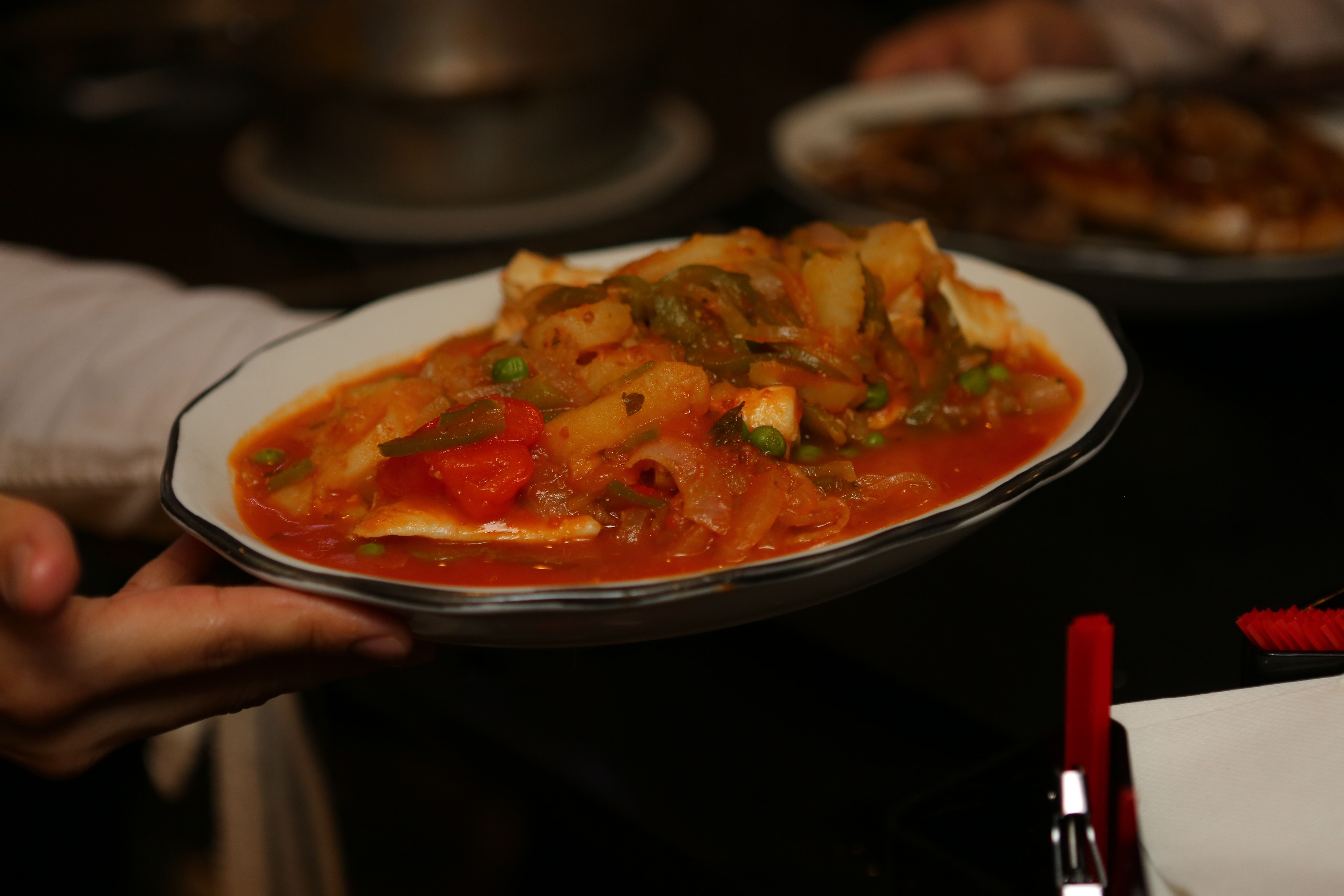 A server bringing a plate to the table